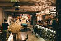 Quầy bar, cafe và phòng lounge Yolo Hostel n Bar