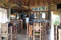 Bar, Kafe dan Lounge Coral Bay Beach and Dive Resort