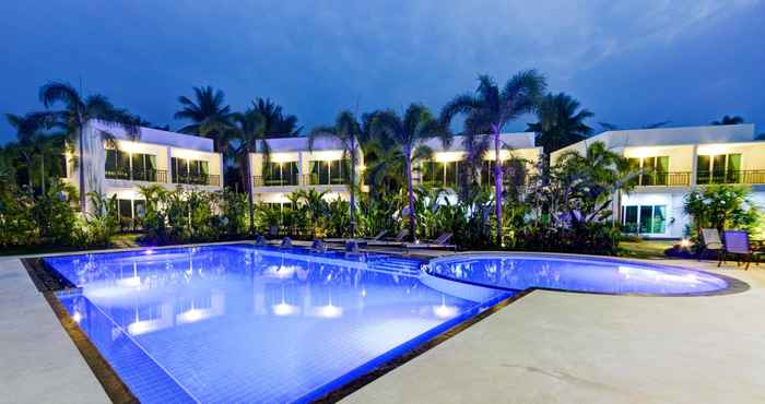 Kolam Renang The Serenity Resort Pattaya Private Villa