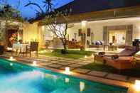 สระว่ายน้ำ Villa Bali Asri Batubelig