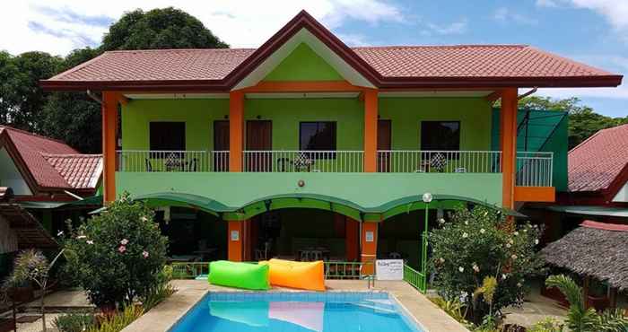 Swimming Pool Green Park Tourist Inn