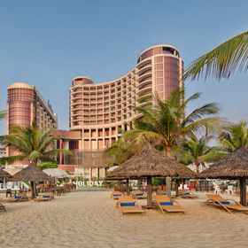 Exterior / Building 1 Holiday Beach Hotel Danang, 14 Doãn Uẩn Hotels