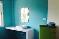 Toilet Kamar Blue Hip Apartment