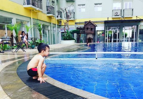 スイミングプール Apartment The Suites Metro - Ananda Home