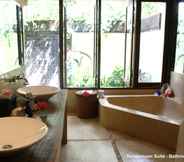 In-room Bathroom 3 The Pavilions Bali