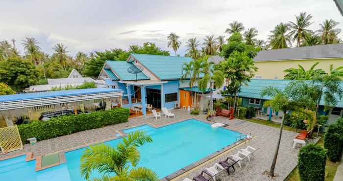 สระว่ายน้ำ Sinaree Resort