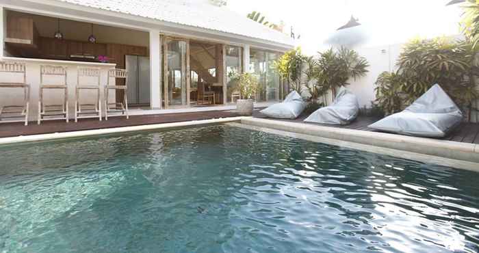 Swimming Pool Villa Oberoi