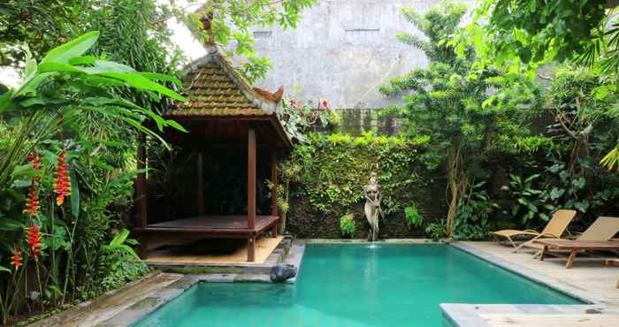 Kolam Renang Pering Bungalow