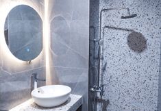 In-room Bathroom 2 Ratu Homestay Malang