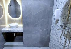 In-room Bathroom 7 Ratu Homestay Malang