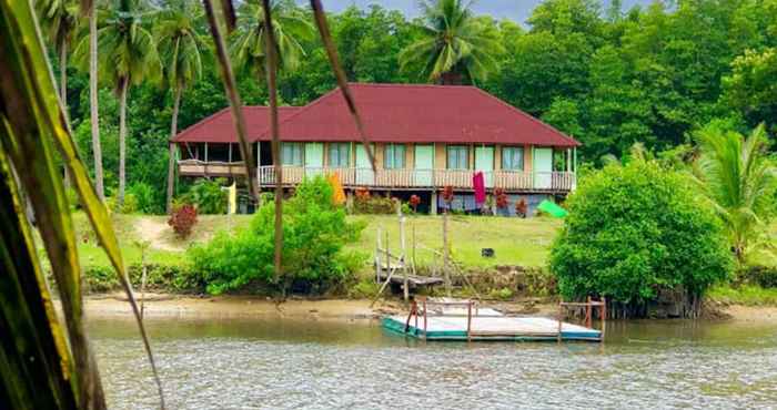 Lobi Turublien Long Beach Inn and Beach Bar