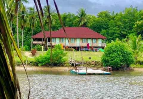 Lobi Turublien Long Beach Inn and Beach Bar