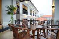 Bar, Cafe and Lounge Avila Ketapan Rame Hotel