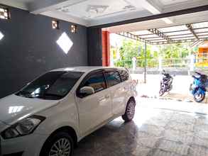 Luar Bangunan 4 Rifqi Guesthouse by DOM Hospitality