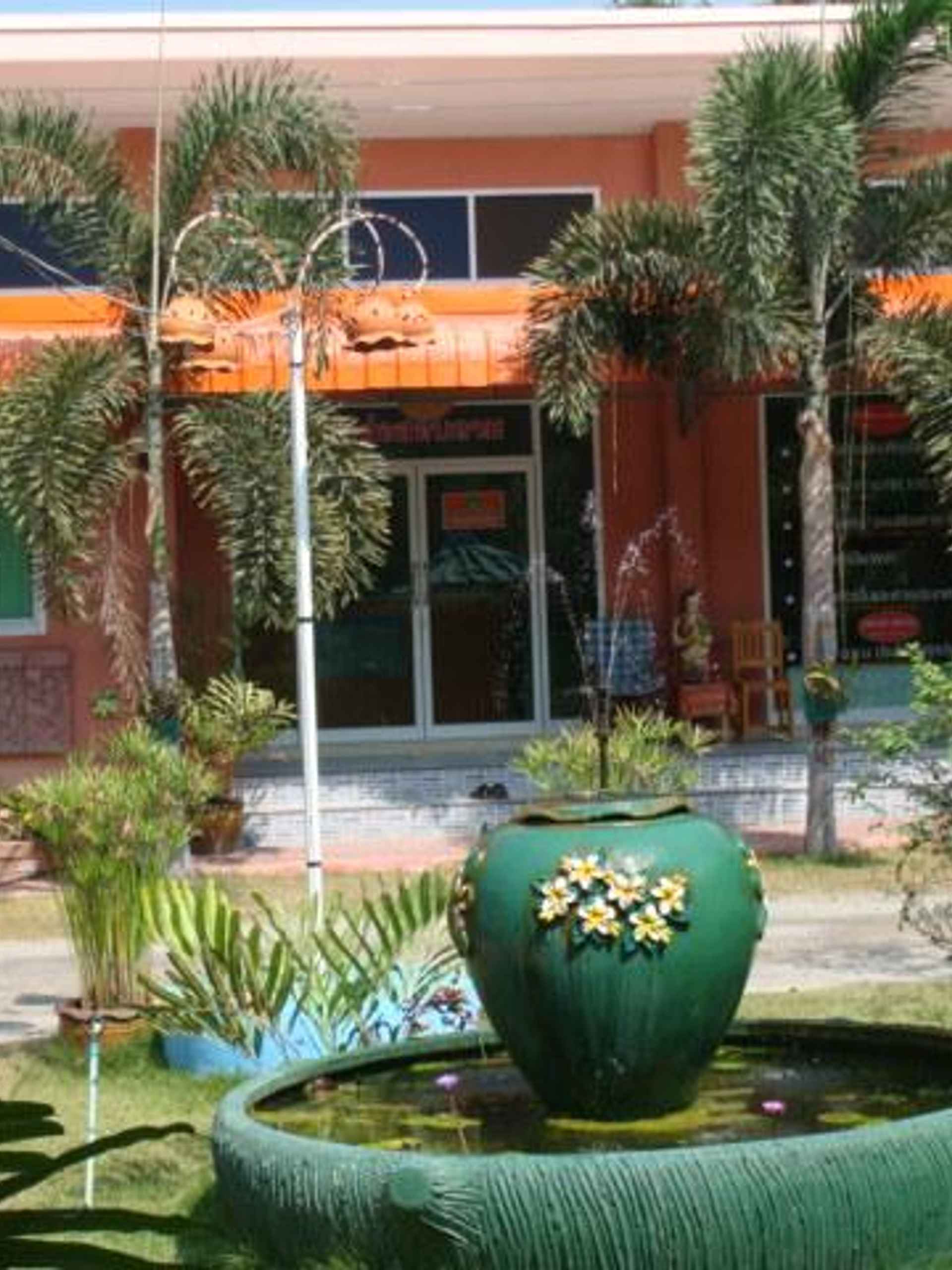ภายนอกอาคาร Baandin Resort and Restaurant