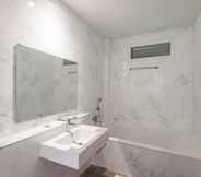 In-room Bathroom 4 Twin Bay Resort