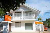 Bangunan Orange Mangrove Pension House