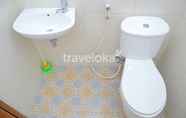 Toilet Kamar 2 Comfortable Room in Kelapa Gading (KEJ)