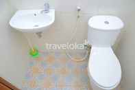 Toilet Kamar Comfortable Room in Kelapa Gading (KEJ)