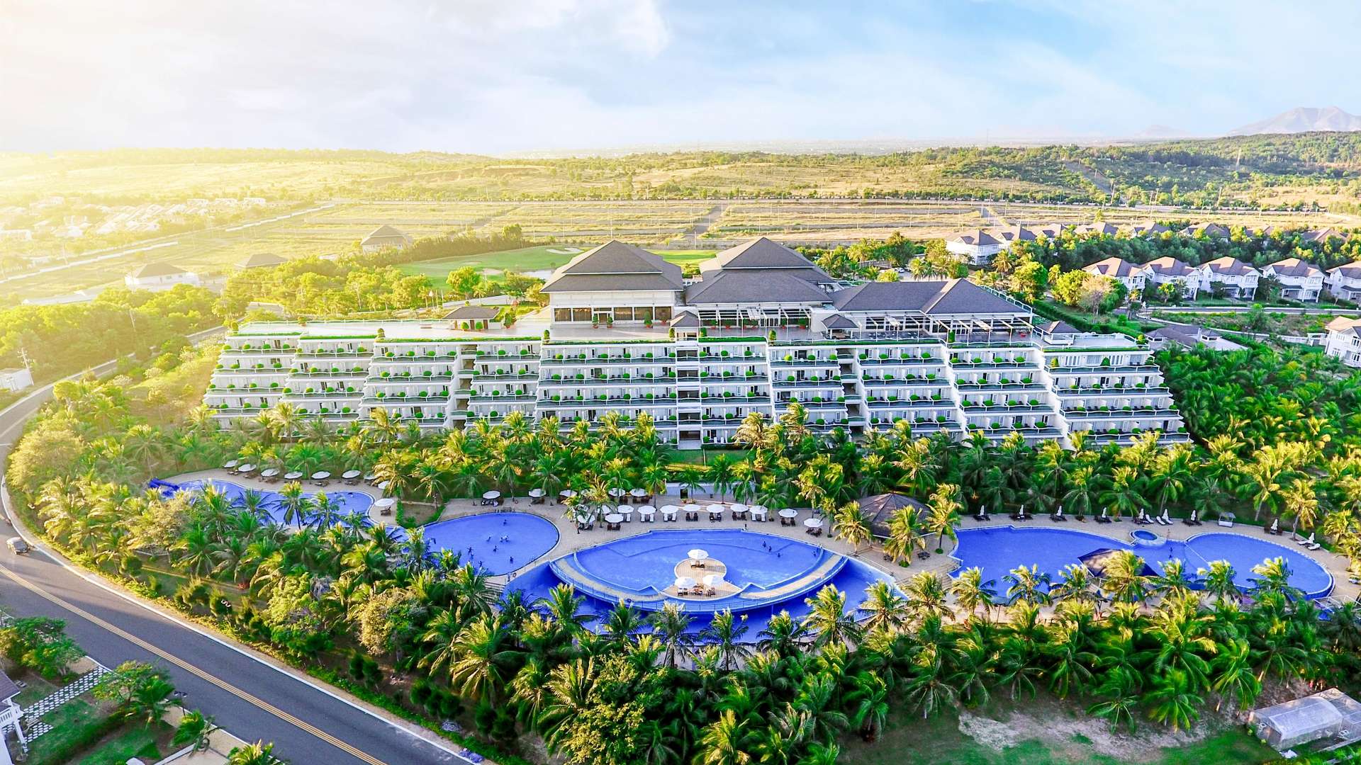 Sea Links Beach Resort & Golf - Toàn cảnh Sea Links Beach Resort nhìn trên cao như ruộng bậc thang