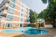 Swimming Pool B2 Resort Boutique & Budget Hotel