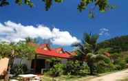 Exterior 3 Lanta Bee Garden Bungalow