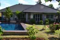 Swimming Pool Baanaroka Sea View Resort