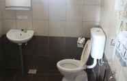 Toilet Kamar 4 UK Farm Agro Resort