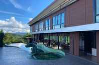 Bangunan Breeze Hill Hotel