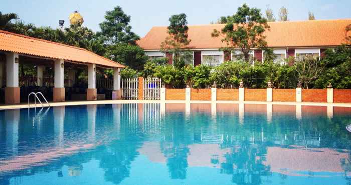 Swimming Pool Homeland Resort