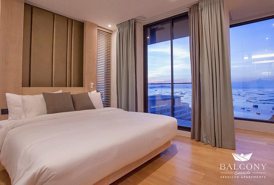 Kamar Tidur 7 Balcony Seaside Sriracha Hotel & Serviced Apartments