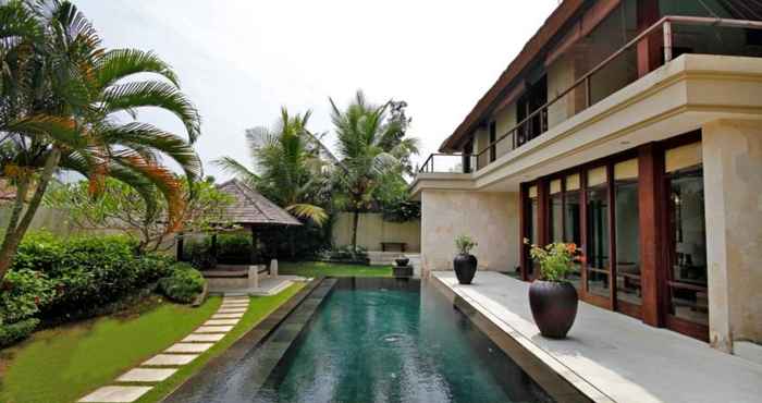 Swimming Pool Sayang Estate