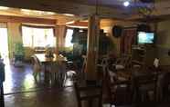 Quầy bar, cafe và phòng lounge 4 Alibama Inn & Pinikpikan Haus Resto