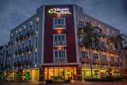 Qlassic Hotel, THB 725.00