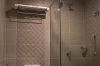 Toilet Kamar Qlassic Hotel