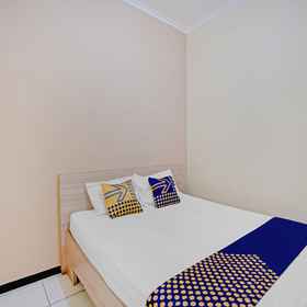 Bedroom 1 OYO 90622 Hotel Galaksi, Ponorogo Hotels