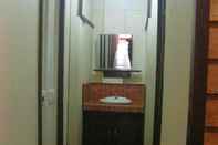 Toilet Kamar RedDoorz @ Duke & Duchess Inn