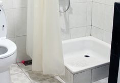 In-room Bathroom 6 Salak Hevea Syariah