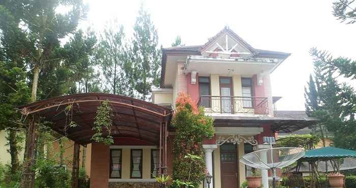 Luar Bangunan Villa Kota Bunga Violet