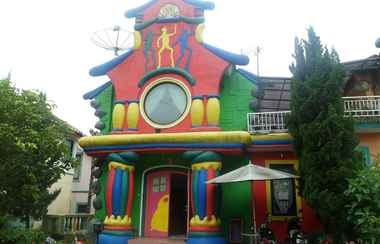 Entertainment Facility 2 Villa Kota Bunga Violet