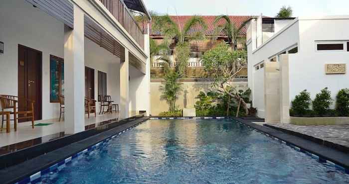 สระว่ายน้ำ Sanur Guest House