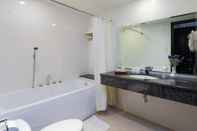 In-room Bathroom Saigon E Central