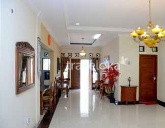 Lobi 2 Family Room near Pondok Indah Water Park (RAF)