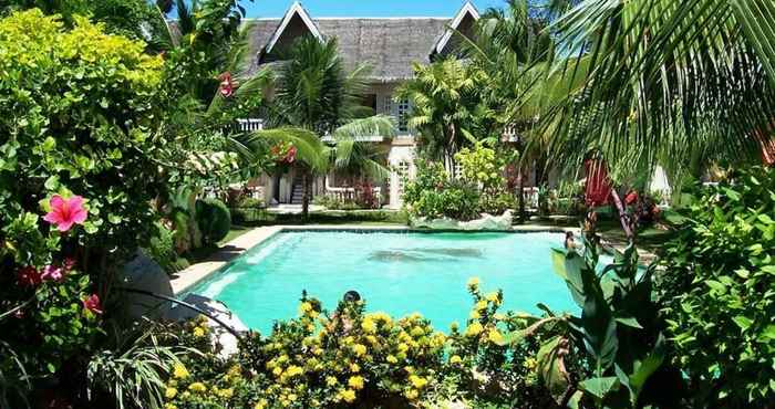 Kolam Renang Bohol Divers Resort