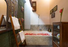 In-room Bathroom 4 Villa Kampung kecil