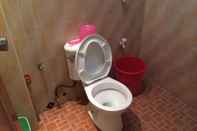 Toilet Kamar AJ Travellers Inn