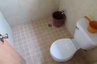 Toilet Kamar AJ Travellers Inn Annex