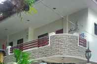 Luar Bangunan AJ Travellers Inn Annex