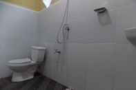 Phòng tắm bên trong Imelda Homestay