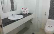 Toilet Kamar 3 Merlin Grand Hotel